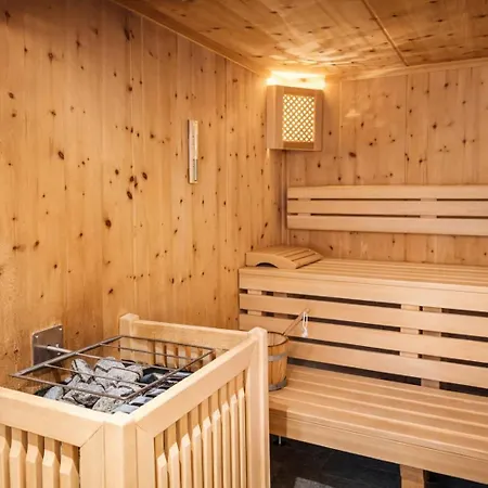 Golf - Penthouse, Balcony & Sauna Access Feriehus Kleinboden