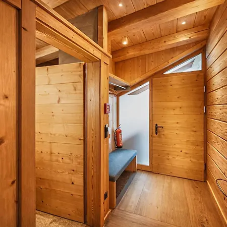 Golf - Penthouse, Balcony & Sauna Access Дом отдыха *